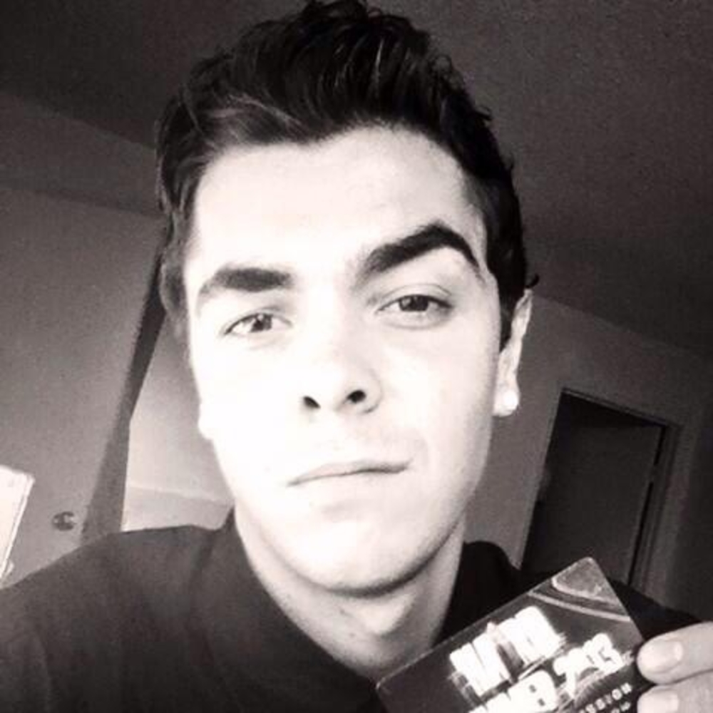 Meet your Posher, Ari